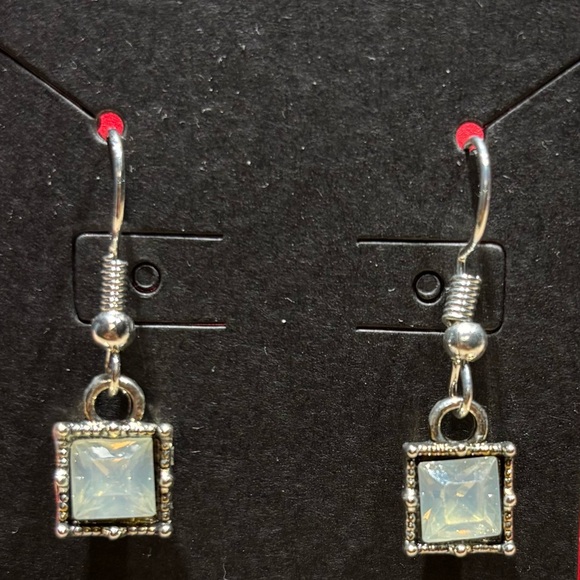 Elegant Silver tone and Red Dangle Earrings - Picture 5 of 6